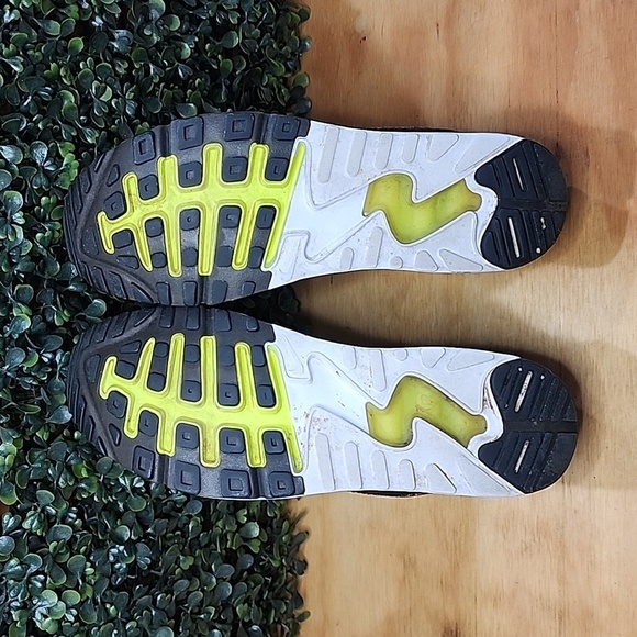 Nike Air Max 90 Ultra 2.0 Flyknit Shoes | Size: 9 Mens | Multicolored - Picture 6 of 8